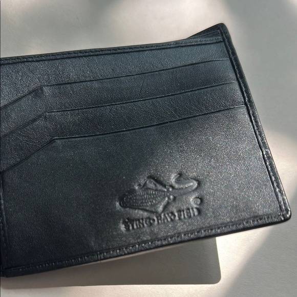 Sting-Ray Leather Black Textured Wallet - Picture 4 of 7